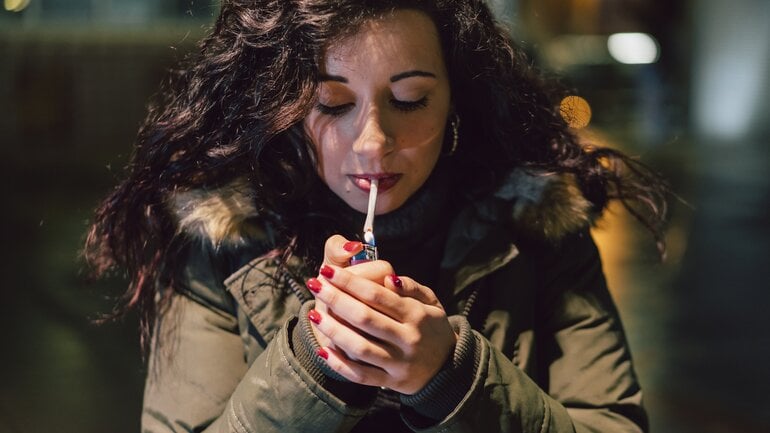 Rauchen reizt die Magenschleimhaut