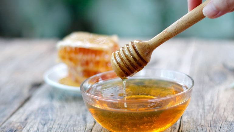 Hausmittel Honig bei eingerissenen Mundwinkeln