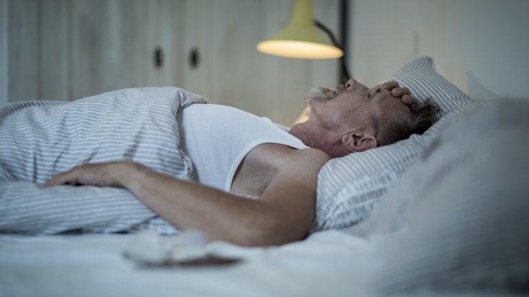 Schlafapnoe: Möglicher Grund für Nachtschweiß