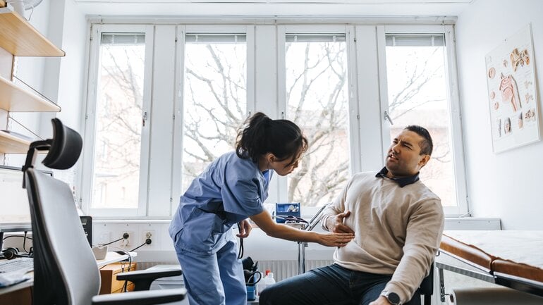 Druckgefühl im Bauch oder Rücken durch eine Nierenzyste