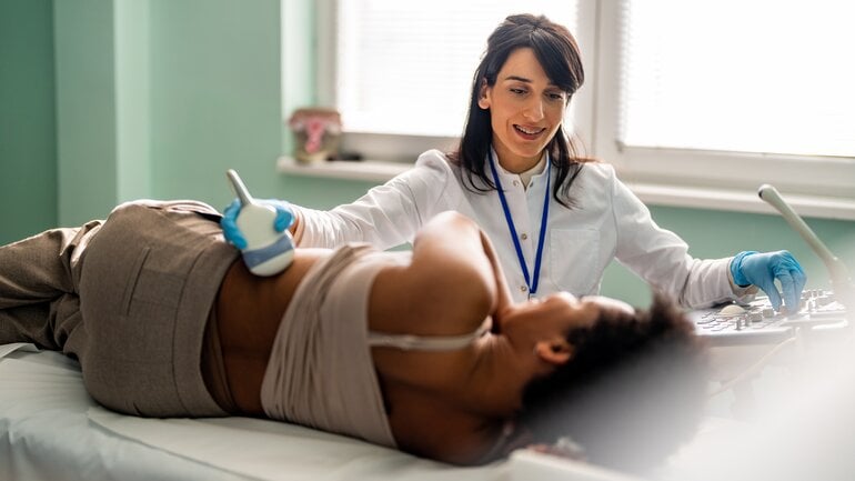 Nierenzyste: Abweichende Symptome bei der Frau?