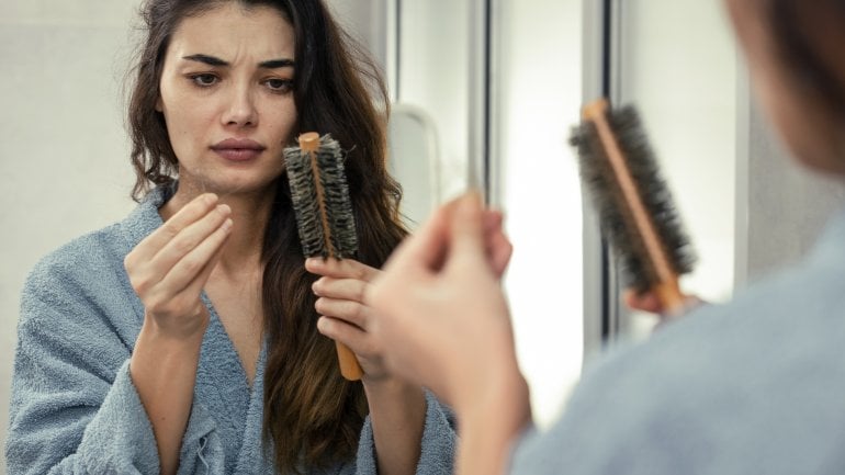 Mögliches Symptom bei PCOS: Haarausfall
