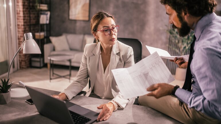 Verantwortung scheuen: Anzeichen für Peter-Pan-Syndrom