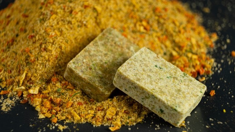 Fleischextrakte und Bouillon sind sehr purinhaltige Lebensmittel