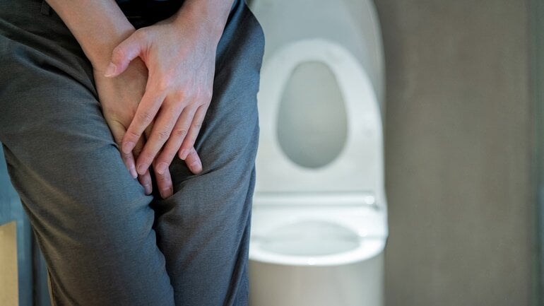 Blasen- oder Darmstörungen: Seltenes, aber ernstes Symptom bei Spinalkanalstenose