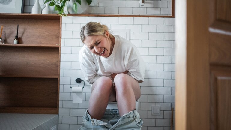 Verspannter Beckenboden: Probleme beim Wasserlassen sind Symptom
