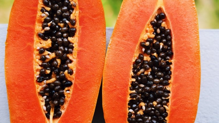 Papaya: Exotisches Lebensmittel als Vitamin-A-Lieferant