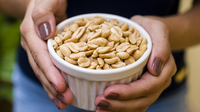 Erdnüsse sind Lebensmittel mit hohem Vitamin-B3-Gehalt