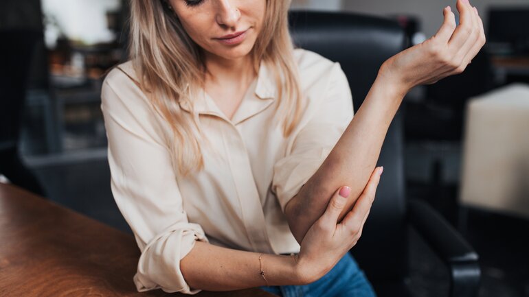 Neigung zu blauen Flecken: Symptom bei Vitamin-K-Mangel