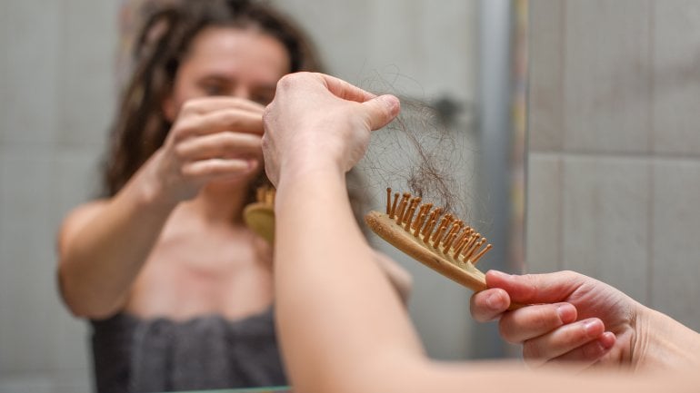 Haarausfall kann Symptom bei Zinkmangel sein
